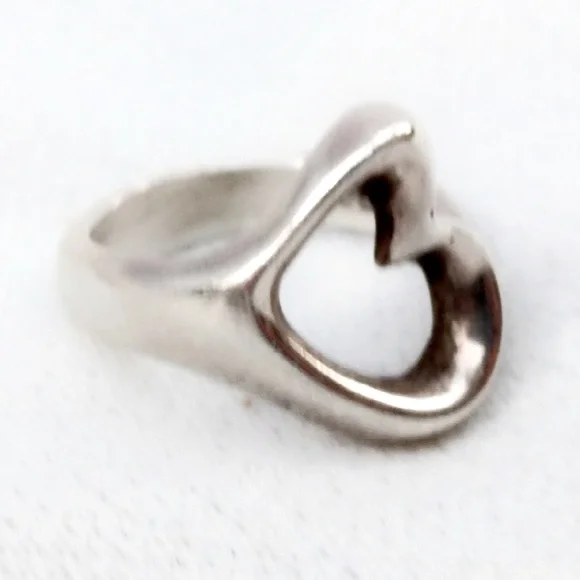Vintage Mid-Century Modern Sterling Silver Heart Ring- 6.5 - Picture 3 of 5
